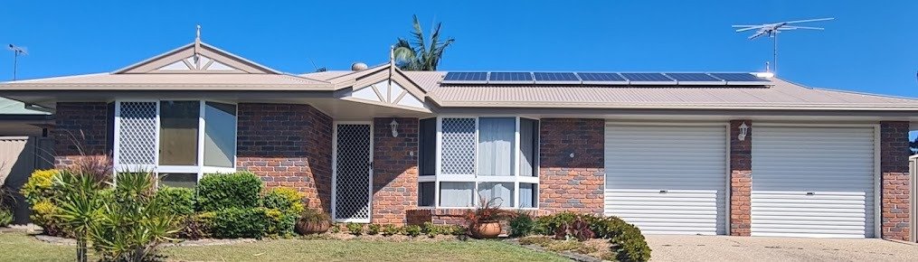 Vivienda unifamiliar con instalación de placas solares terminada