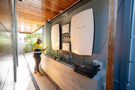 Instalación de inversor y baterías Tesla Powerwall para autoconsumo fotovoltaico